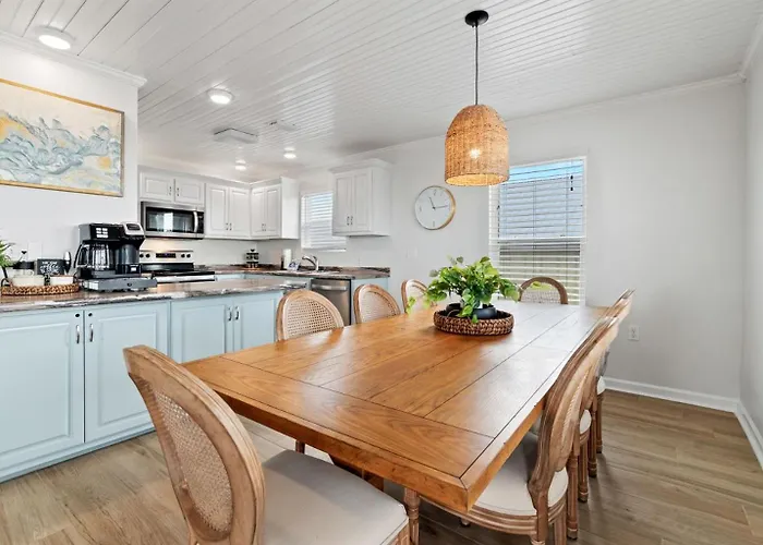 The Ona - Walk To Beach, Heated Pool, Pets Ok Holiday home