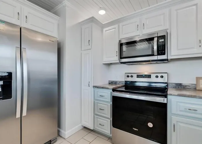 The Ona - Walk To Beach, Heated Pool, Pets Ok Holiday home