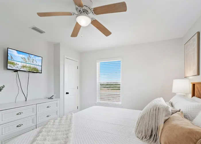 The Ona - Walk To Beach, Heated Pool, Pets Ok *
