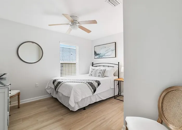 The Ona - Walk To Beach, Heated Pool, Pets Ok Holiday home